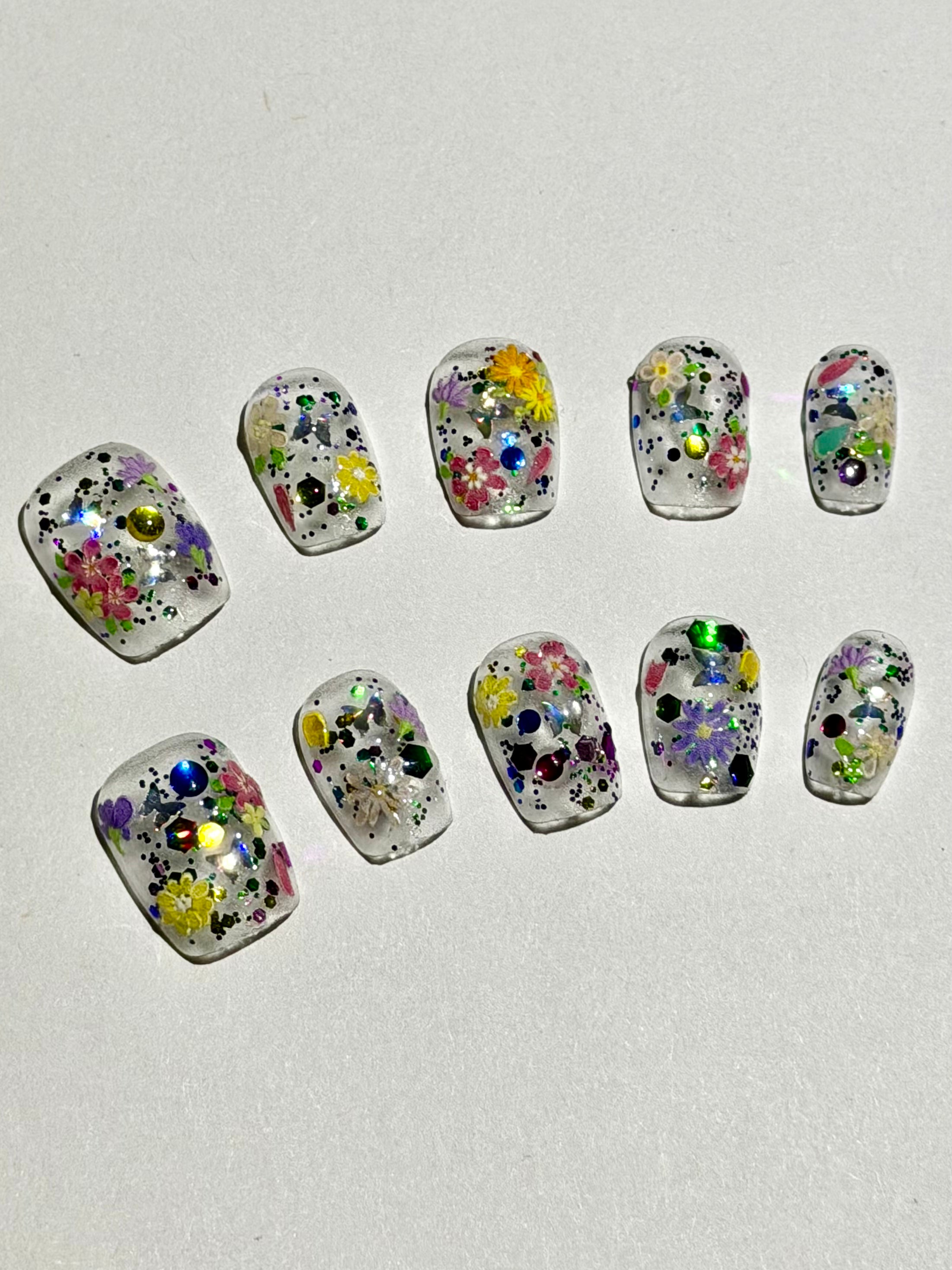 Divine Garden – Floral-Inspired Press-On Nails with Timeless Elegance