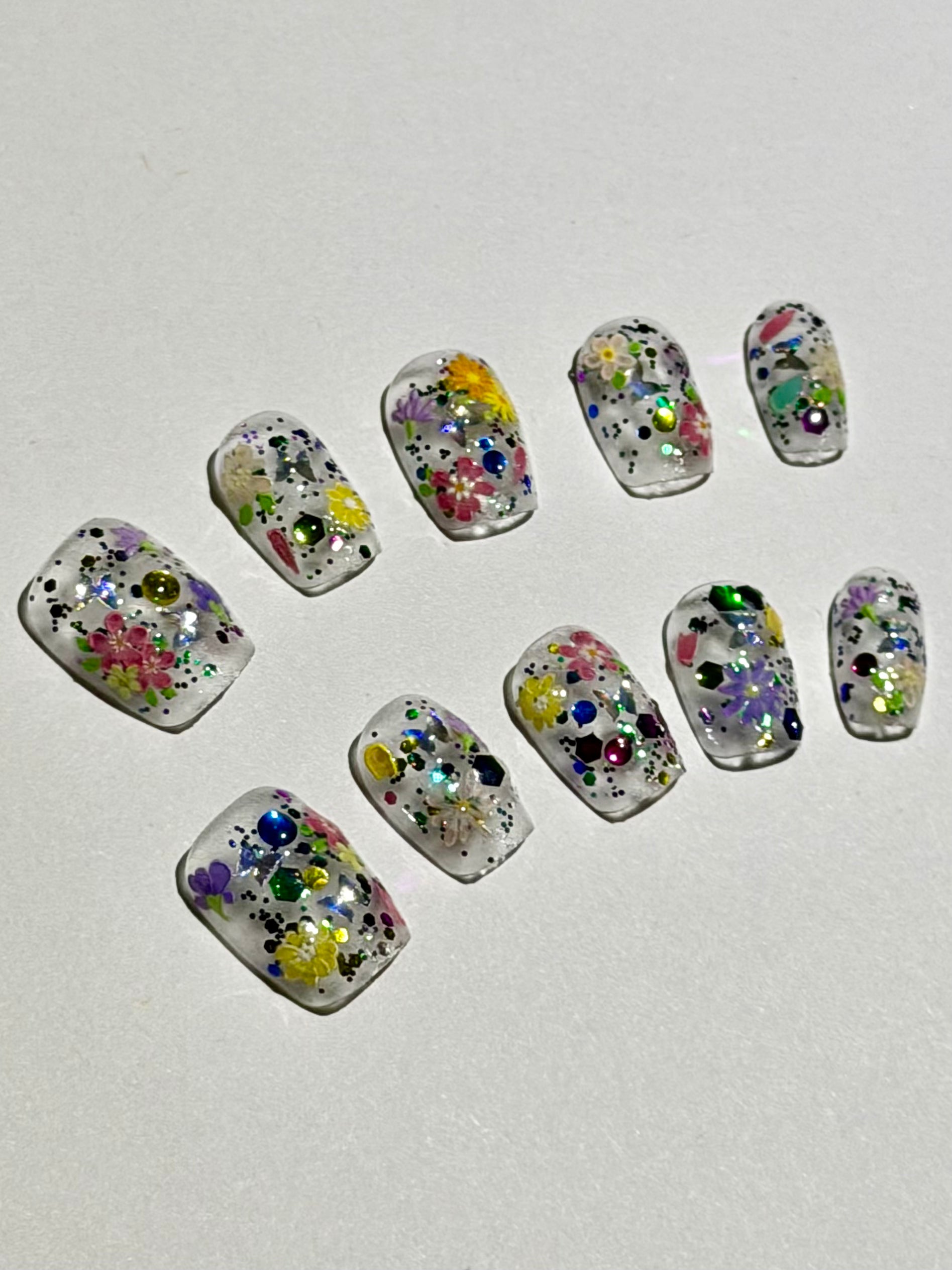Divine Garden – Floral-Inspired Press-On Nails with Timeless Elegance