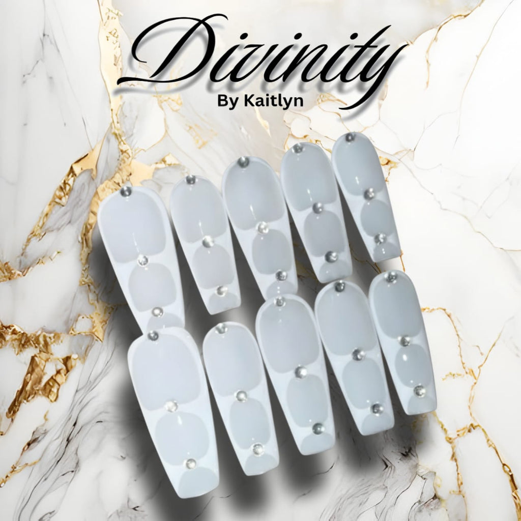 Divine Clarity – Crystal White Press-On Nails
