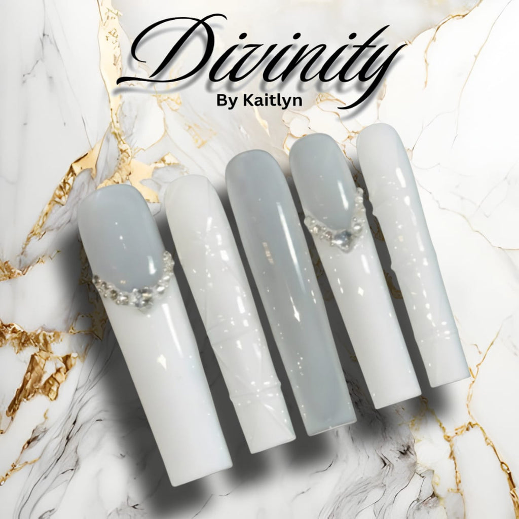 Angel’s Crown – Crystal White & Grey Press-On Nails