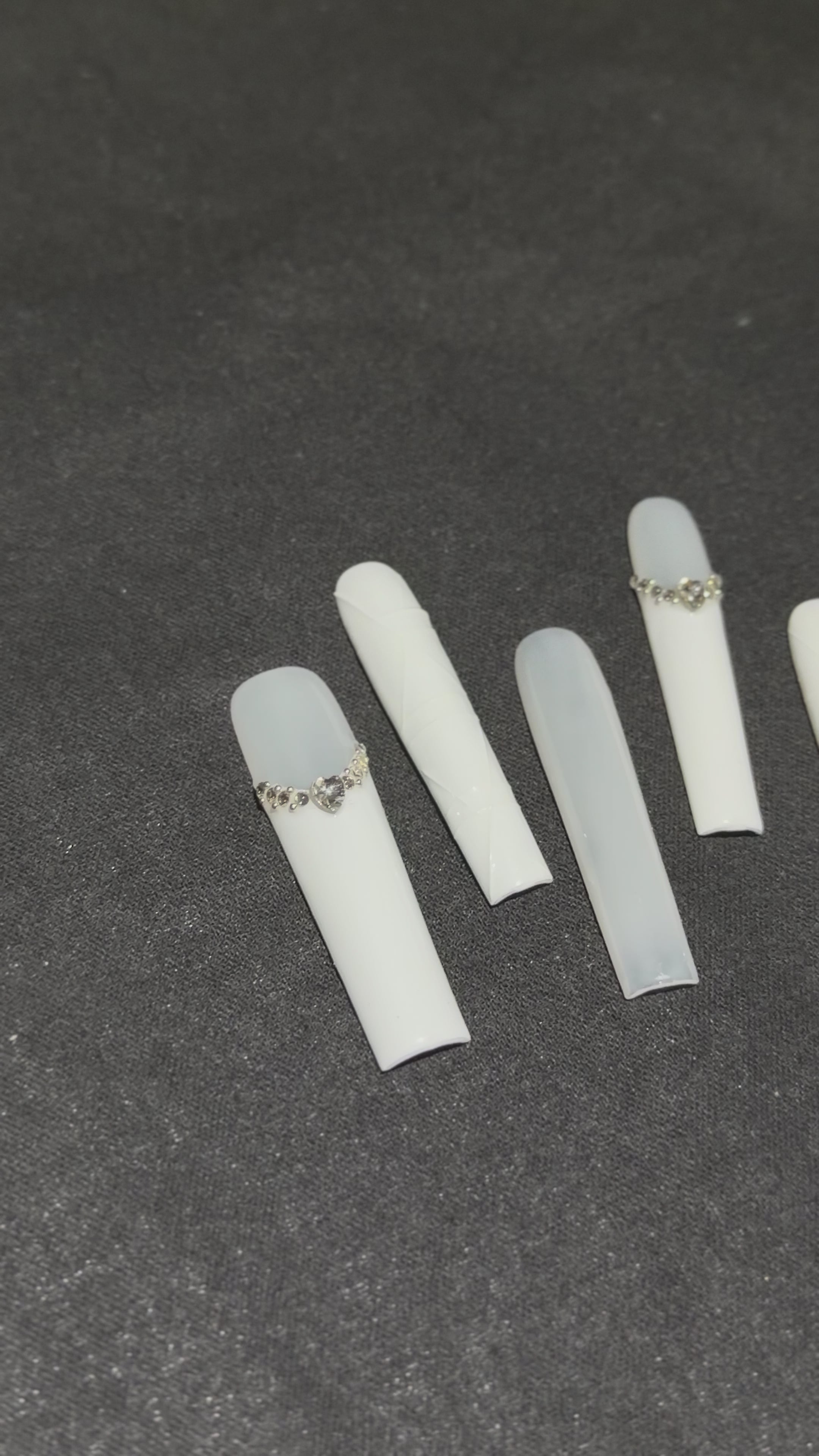 Angel’s Crown – Crystal White & Grey Press-On Nails